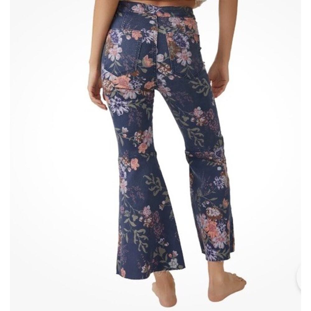 Free People We The Free Youthquake Purple Navy Floral Flare Jeans Pants Crop 30 - Picture 9 of 9
